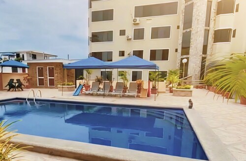 Charming 3-bedroom with own bathroom apartment with WiFi, AC in enchanting Manta