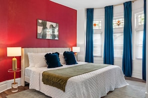 5 habitaciones, escritorio, tabla de planchar con plancha y wifi gratis 