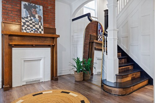 Midcentury 5BD - BBQ & Yard - Close to DT & Pitt