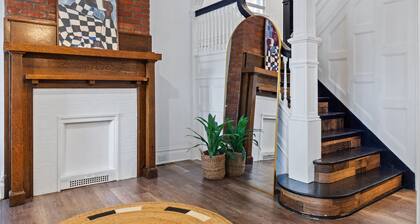 Midcentury 5BD - BBQ & Yard - Close to DT & Pitt