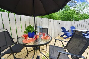 Outdoor dining - Pop Art Retreat: Games | Theater | Stadiums (Pittsburgh)