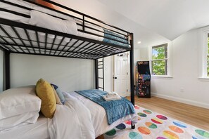 5 bedrooms, desk, iron/ironing board, travel cot
