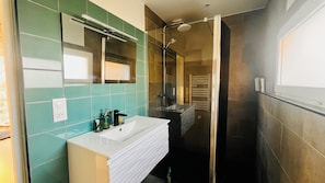 Bathroom - Betia cocoon -SPA & serenity. Near Canal du Midi (Grisolles)