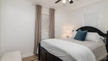 2 chambres, fer et planche à repasser, Wi-Fi gratuit, draps fournis