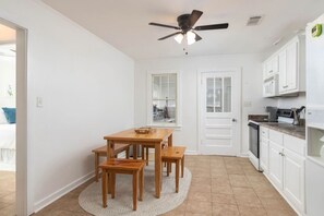 Dining - Grayson Cottage Near Oxford Square (Oxford)