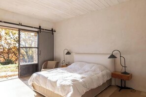 4 bedrooms, WiFi, bed sheets
