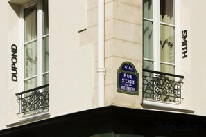 Unclassified image, 3 of 78, button - Hotel Dupond-Smith (Paris)