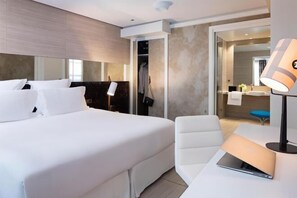 Cribs/infant beds - Hotel Dupond-Smith (Paris)