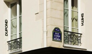 Exterior detail - Hotel Dupond-Smith (Paris)