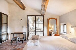 5 habitaciones, wifi y ropa de cama 