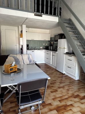 Fridge, microwave, oven, stovetop - La Casa Soléa T2 eureka 5min walk from naturist village (CAP d’agde)