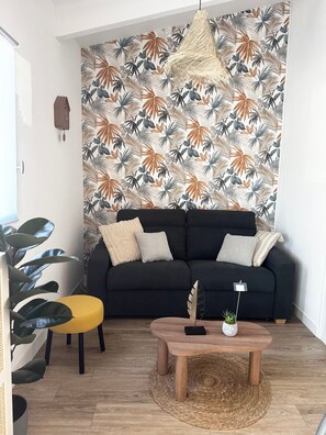 Télévision, livres, chaîne hi-fi