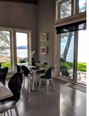 Dining - Secluded, peaceful, ocean front home. Close to all amenities/outdoor activities. (Sooke)