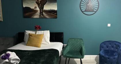 Kyoto House Refurbed 4-bed Home, Sleeps 9