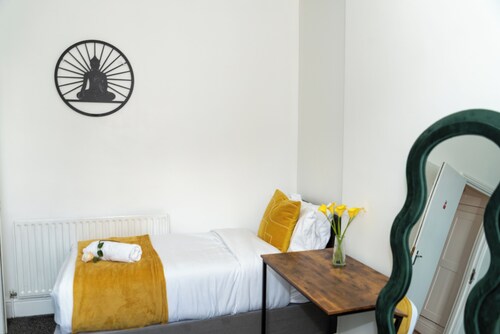 Kyoto House Refurbed 4-bed Home, Sleeps 9