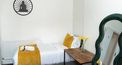 Kyoto House Refurbed 4-bed Home, Sleeps 9