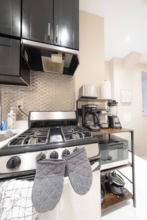 Apartment, 4 Bedrooms, Balcony | Interior