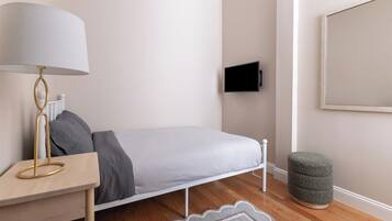 Apartemen, 4 kamar tidur, balkon | 4 kamar tidur