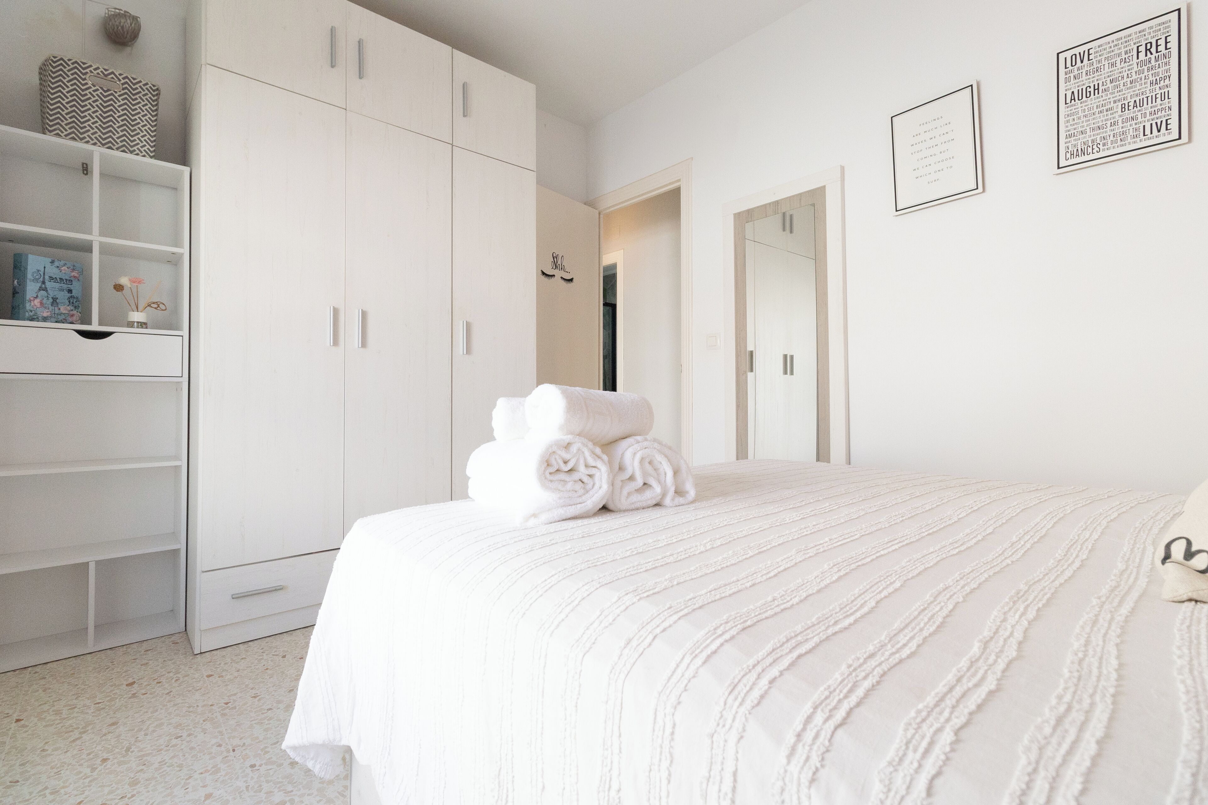 3 chambres, fer et planche à repasser, Wi-Fi, draps fournis