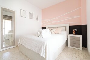 3 bedrooms, iron/ironing board, WiFi, bed sheets - Casa Nao Santiago Sanlucar de Bda Downtown Beach (Sanlúcar de Barrameda)