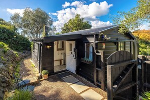 Front of property - La Casa Al Mare (Waiheke Island)
