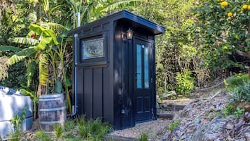 Comfort-Ferienhaus, Meerblick | Badezimmer | Kostenlose Toilettenartikel, Haartrockner, Handtücher, Seife