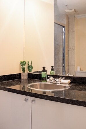 Hair dryer, towels, soap, shampoo - City Views | Prime Downtown Stay w/ Pool, Gym + Walk to Robson & Dining (Vancouver)