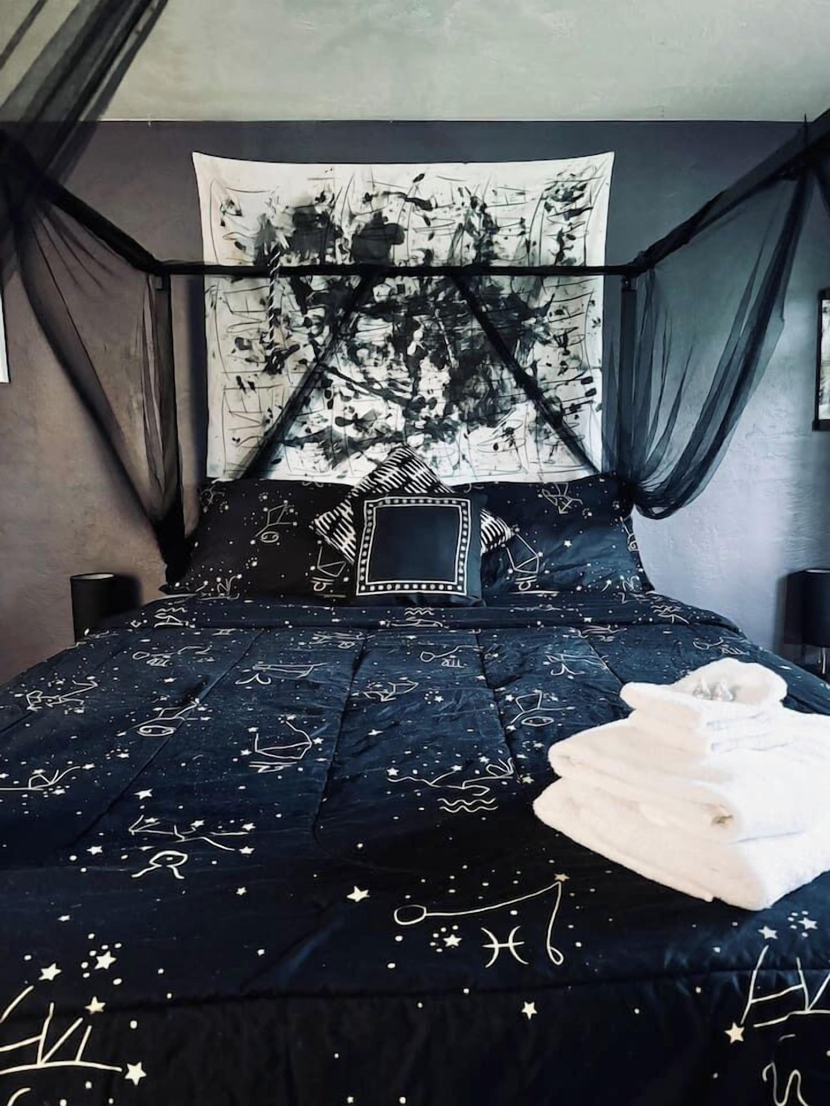 2 habitaciones, tabla de planchar con plancha y cuna de viaje 