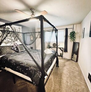 2 bedrooms, iron/ironing board, travel cot, free WiFi