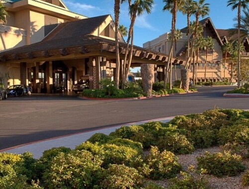 TAHITI VILLAGE HUGE 2 BEDROOM CONDO RESORT. SLEEPS 8