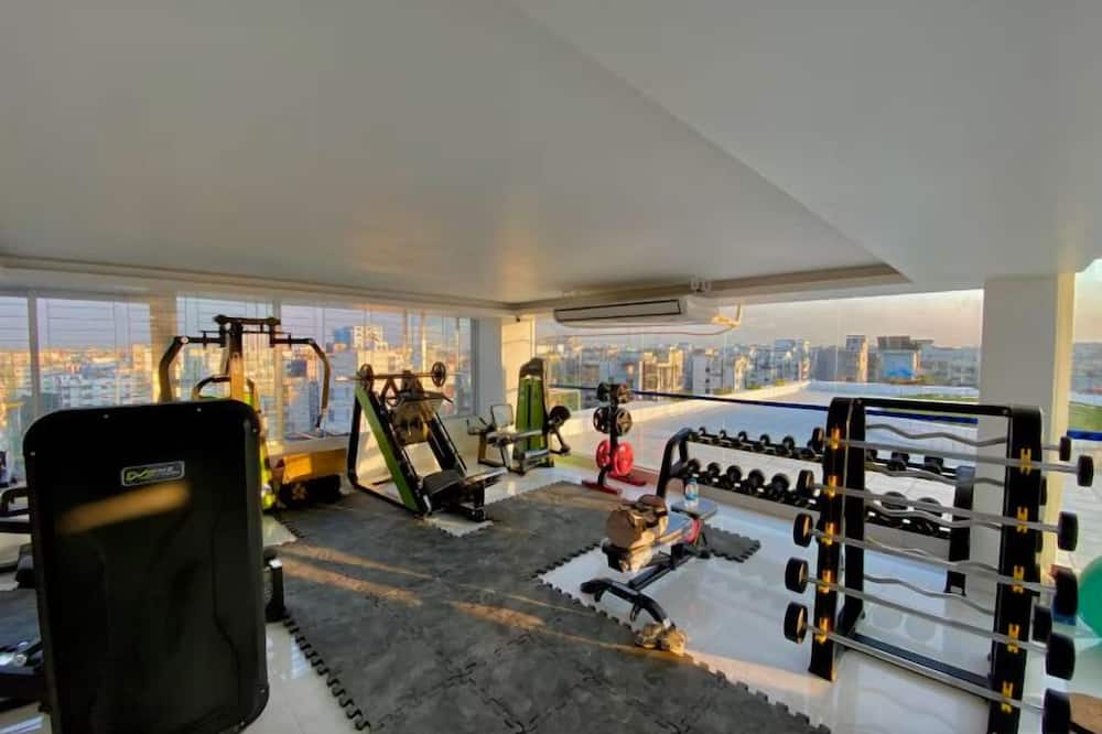 250 sq.ft Studio Apartment with Pool 3