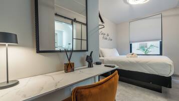 1 bedroom, desk, free WiFi, bed sheets