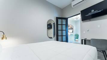 3 bedrooms, desk, free WiFi, bed sheets