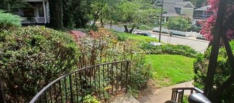 WEST END WHISPER  3 minute walk or drive to Everything. Prime location.