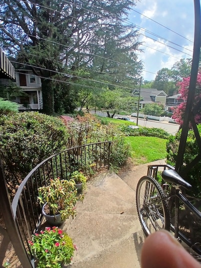 WEST END WHISPER  3 minute walk or drive to Everything. Prime location.