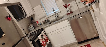 WEST END WHISPER 3 minute walk or drive to Everything. Prime location.