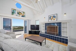 Smart TV, fireplace - Sunset Beach, Fully Furnished, Oceanfront Cottage! (Huntington Beach)