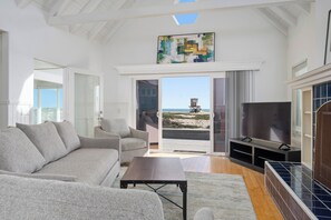 Smart TV, fireplace - Sunset Beach, Fully Furnished, Oceanfront Cottage! (Huntington Beach)