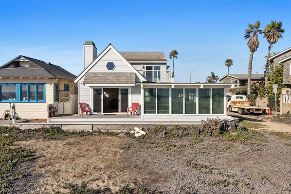 Exterior - Sunset Beach, Fully Furnished, Oceanfront Cottage! (Huntington Beach)