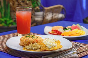 Free daily cooked-to-order breakfast 