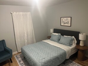 3 habitaciones, tabla de planchar con plancha, wifi y ropa de cama 