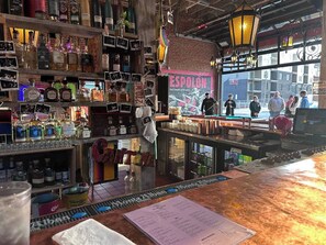 Bar (in der Unterkunft)