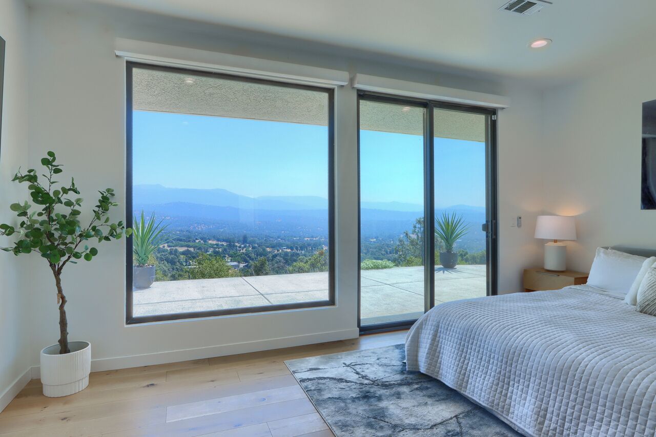 3 多间卧室、办公桌、免费 WiFi、床单