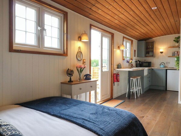 1 غرفة نوم وبديكورات فريدة لكل غرفة وطراز فريد لكل وحدة