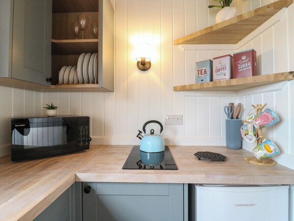 Cookware/dishes/utensils