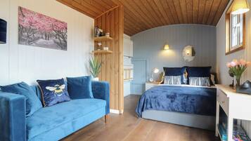 1 bedroom, individually decorated, individually furnished