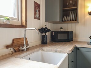 Cookware/dishes/utensils