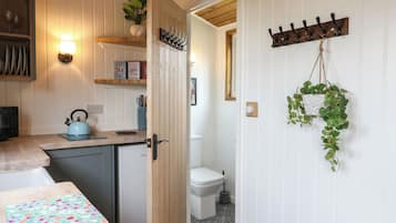 Cookware/dishes/utensils