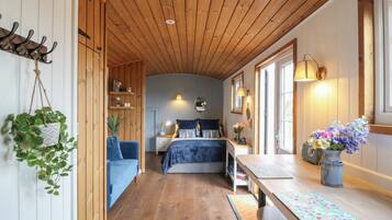 1 bedroom, individually decorated, individually furnished