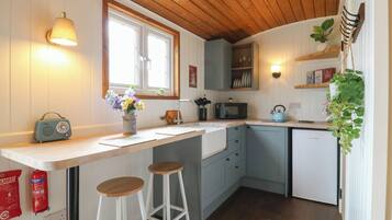 Cookware/dishes/utensils